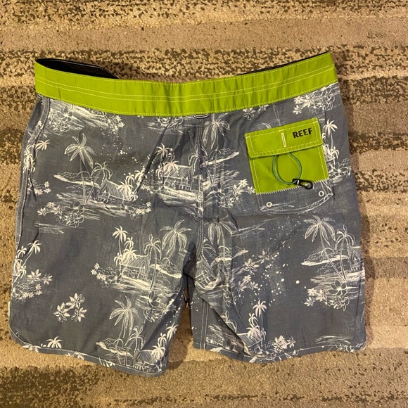 Reef Board Shorts Size 36 - Picture 3 of 5